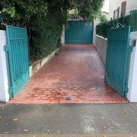 55 M2, Sunny Garden & Pool In 1905 * Hendaye